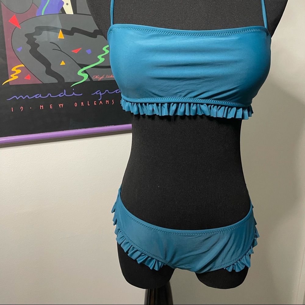 Simple ruffled bikini